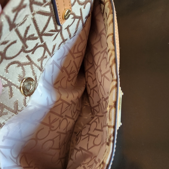 Calvin Klein purse 🤎 - Picture 5 of 7